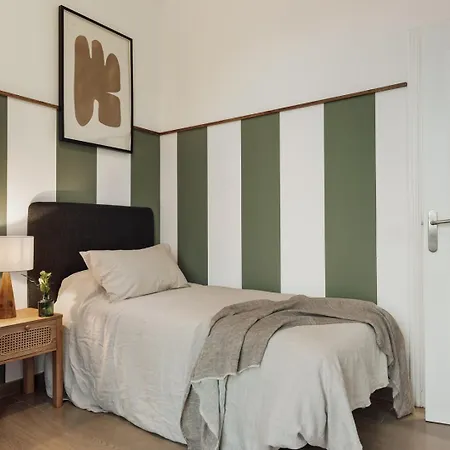 Reis - 3 Bedrooms And Balcony In De Gracia Apartment