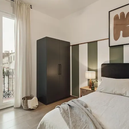 Reis - 3 Bedrooms And Balcony In De Gracia Apartment *