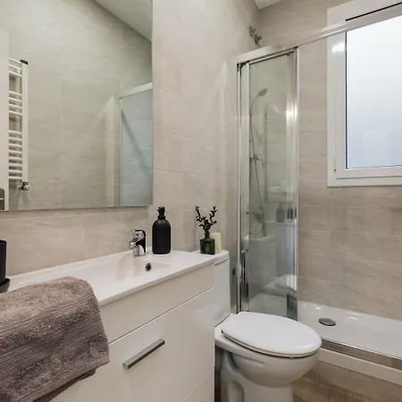 Reis - 3 Bedrooms And Balcony In De Gracia Apartment